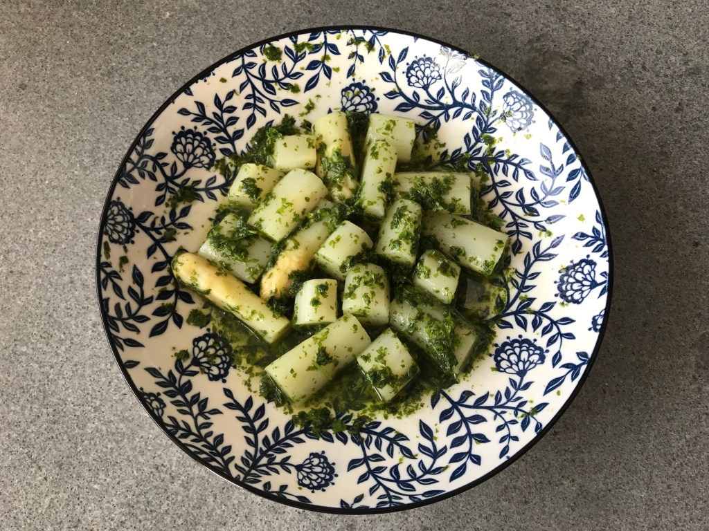Salad of White Asparagus and Chervil © cadwu