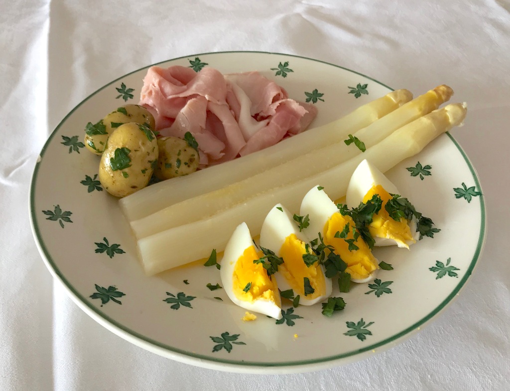 White Asparagus with Ham, Egg, Potatoes and Parsley ©cadwu