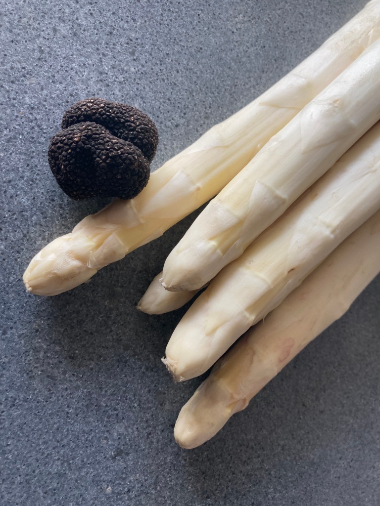 White Asparagus and Truffle ©cadwu